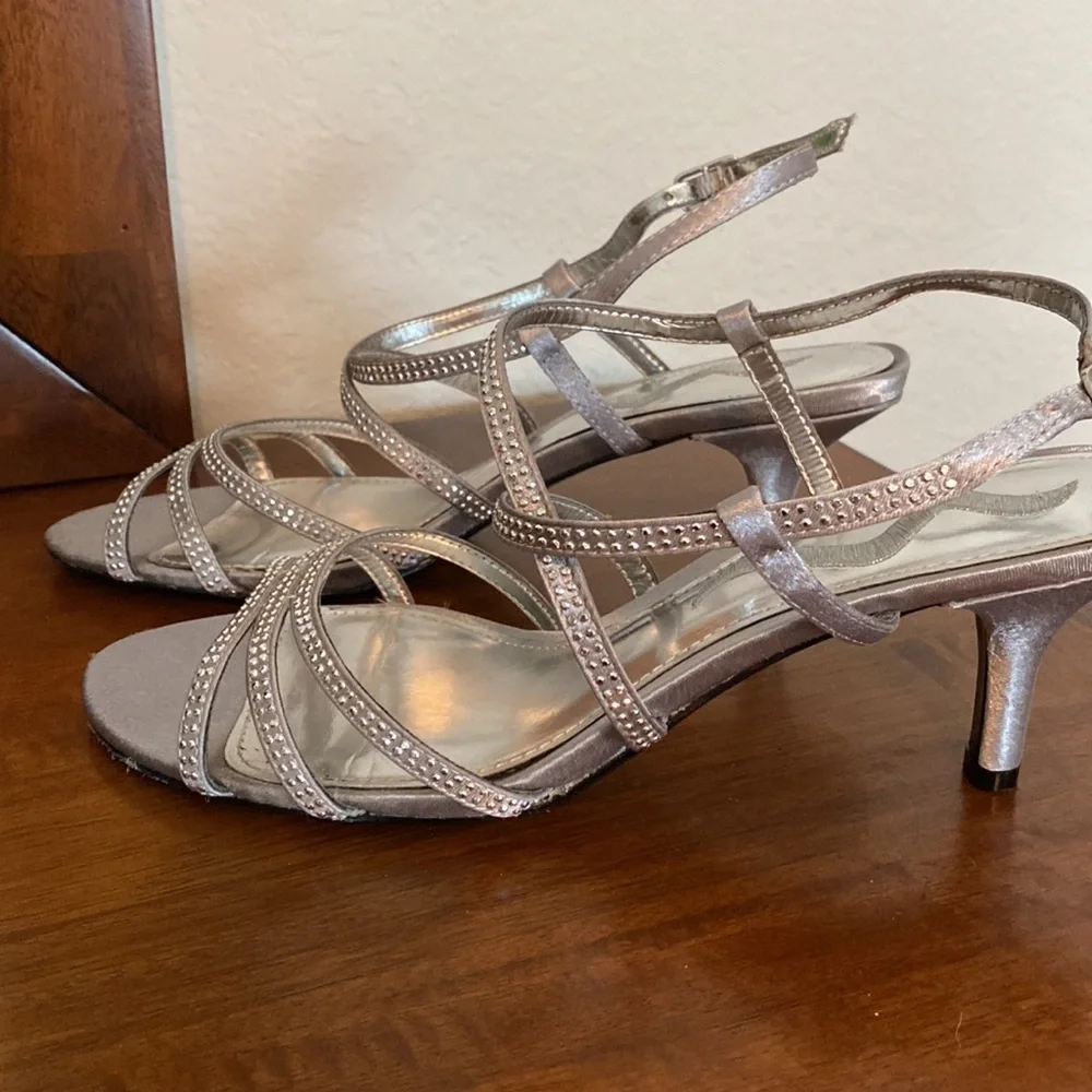 Nina Strap Heels Open Toes Sandals Silver Color Size 8.5 M